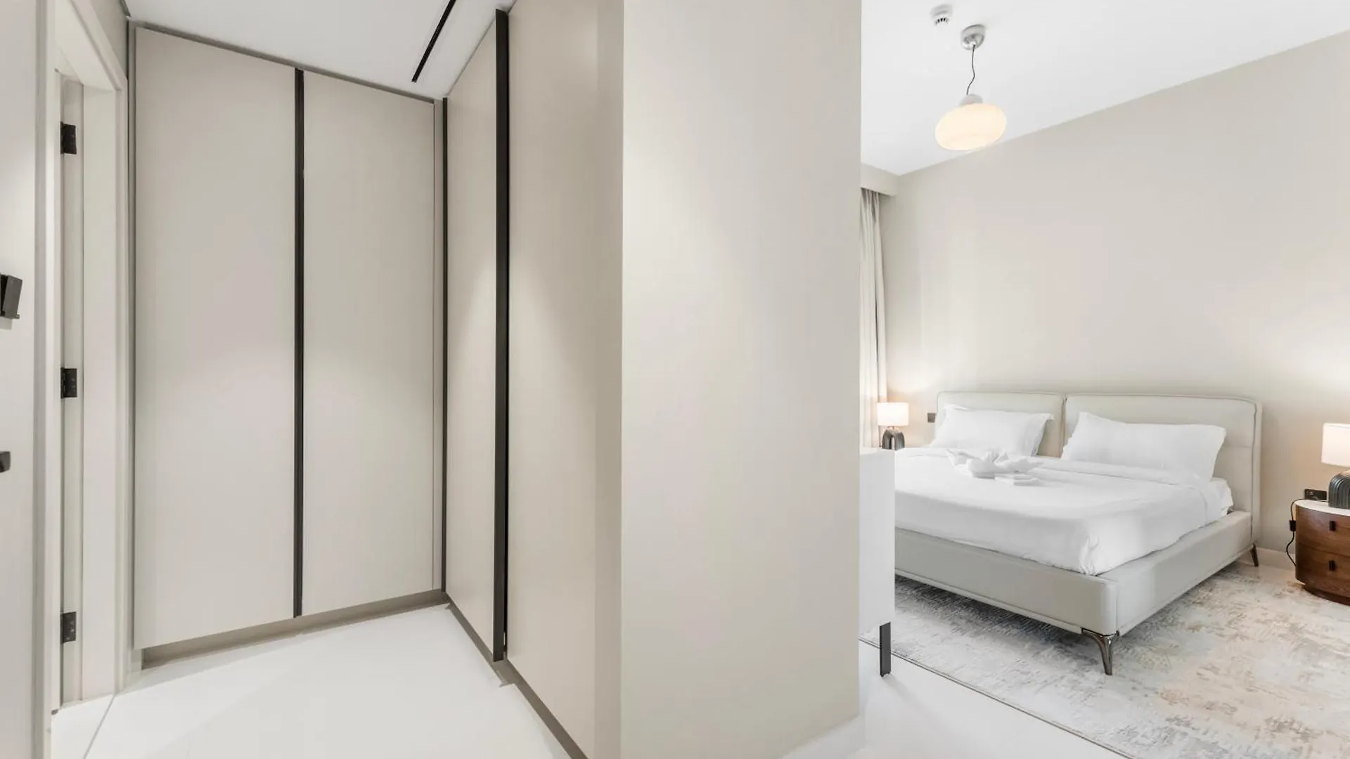 Seaside Lux Retreat 2-Br Private Beach Dubai Aparthotel