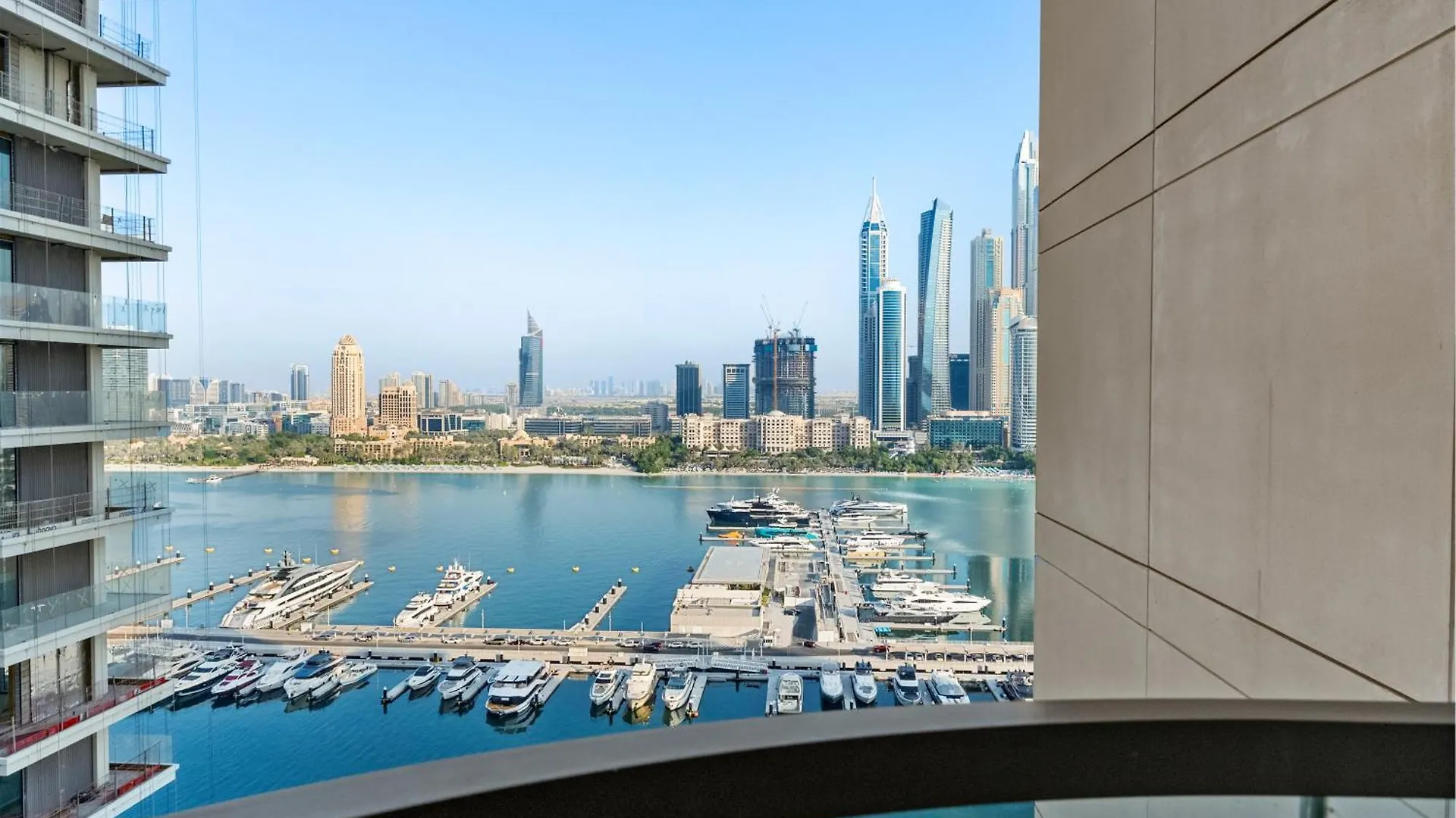 Seaside Lux Retreat 2-Br Private Beach Dubai Aparthotel
