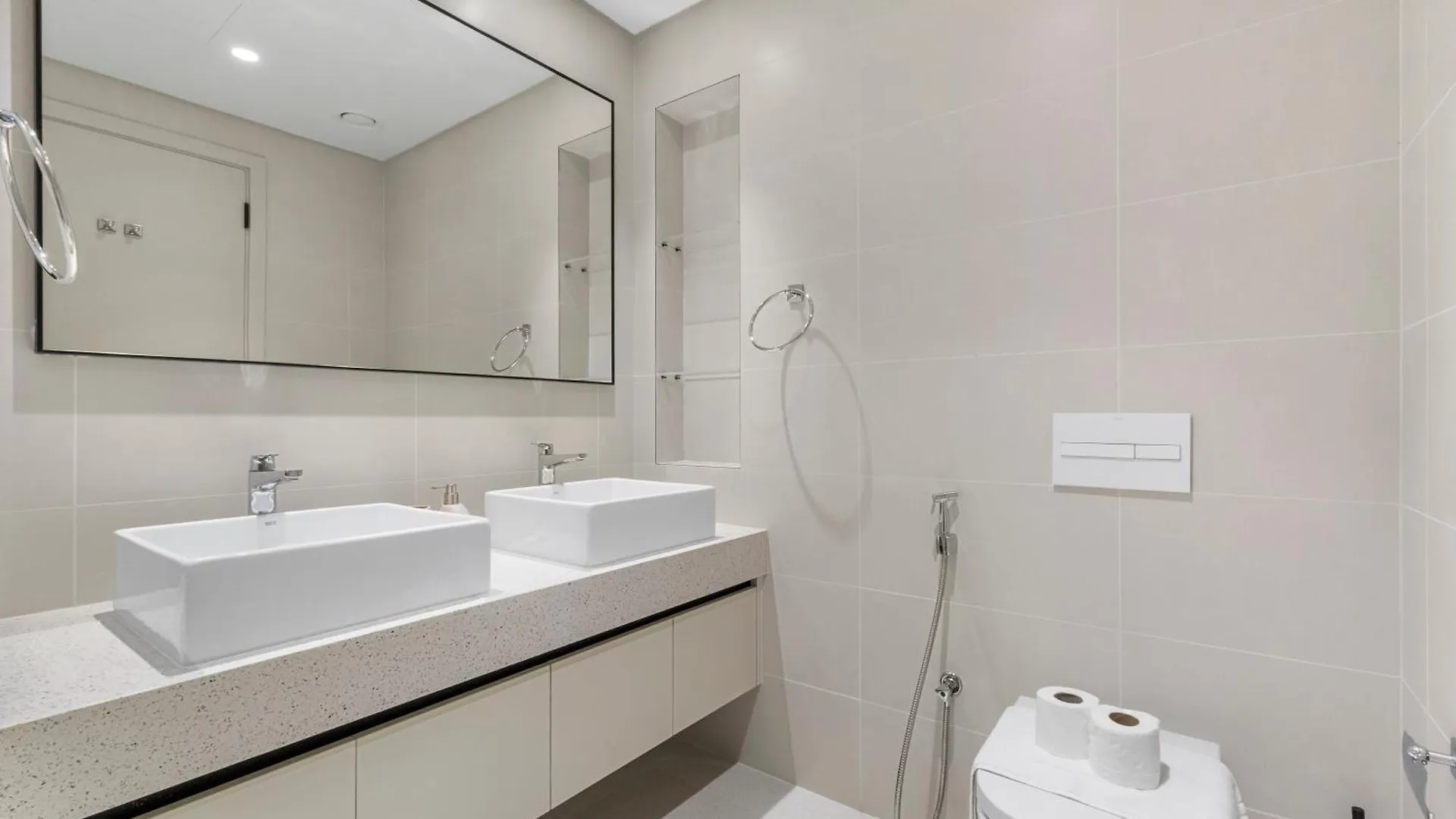 Aparthotel Seaside Lux Retreat 2-Br Private Beach Dubai