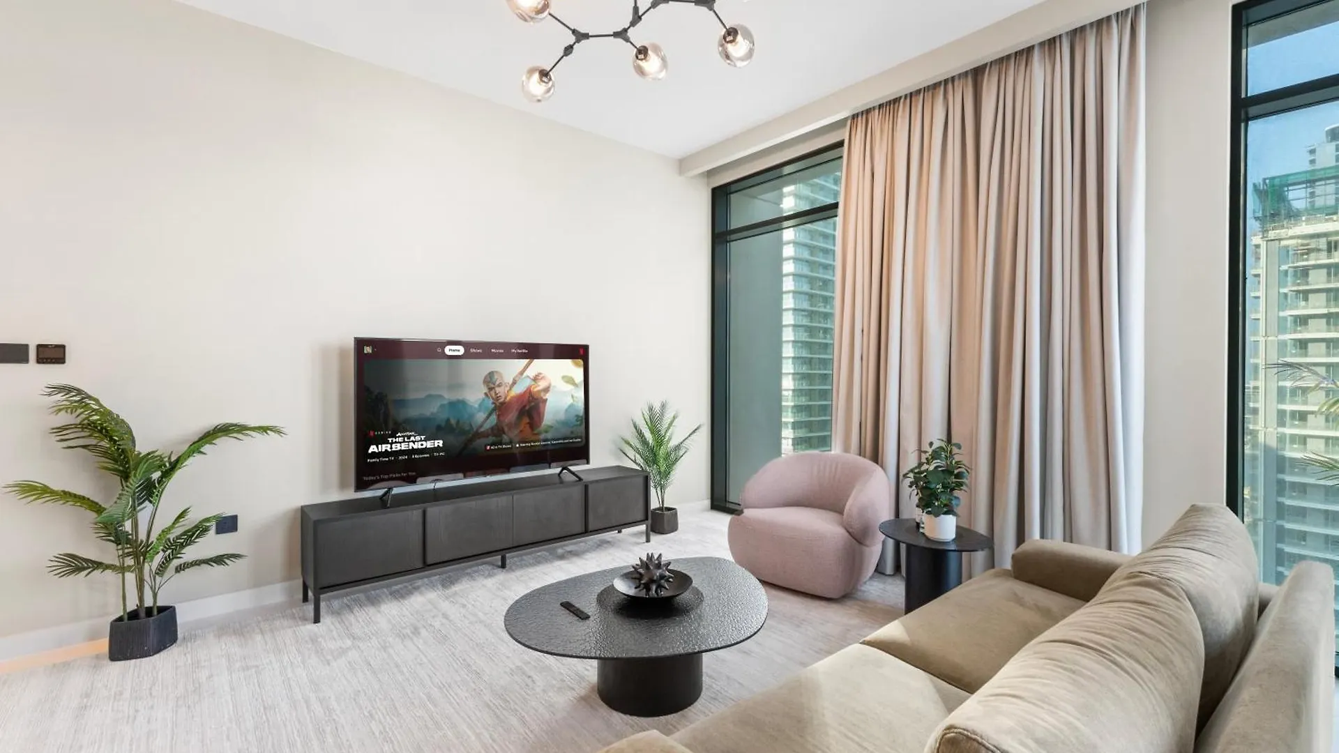 Seaside Lux Retreat 2-Br Private Beach Dubai