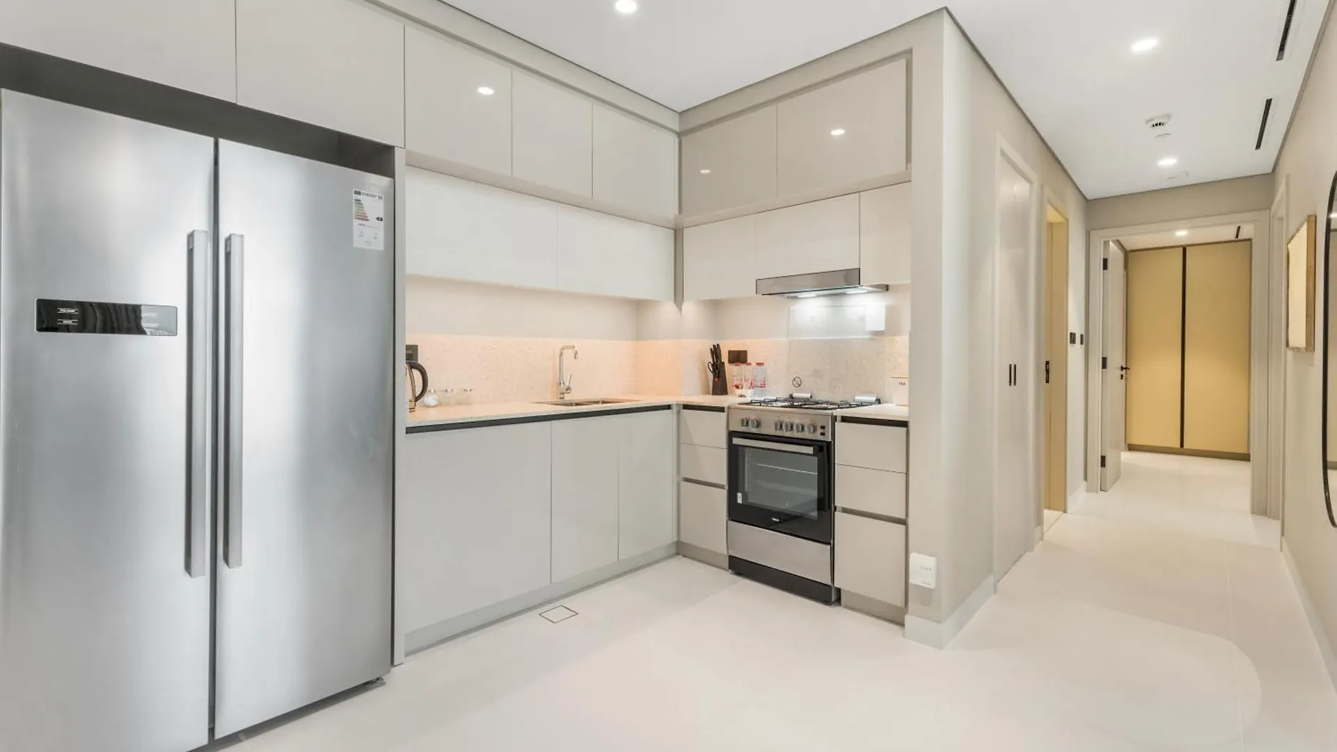 Seaside Lux Retreat 2-Br Private Beach Dubai