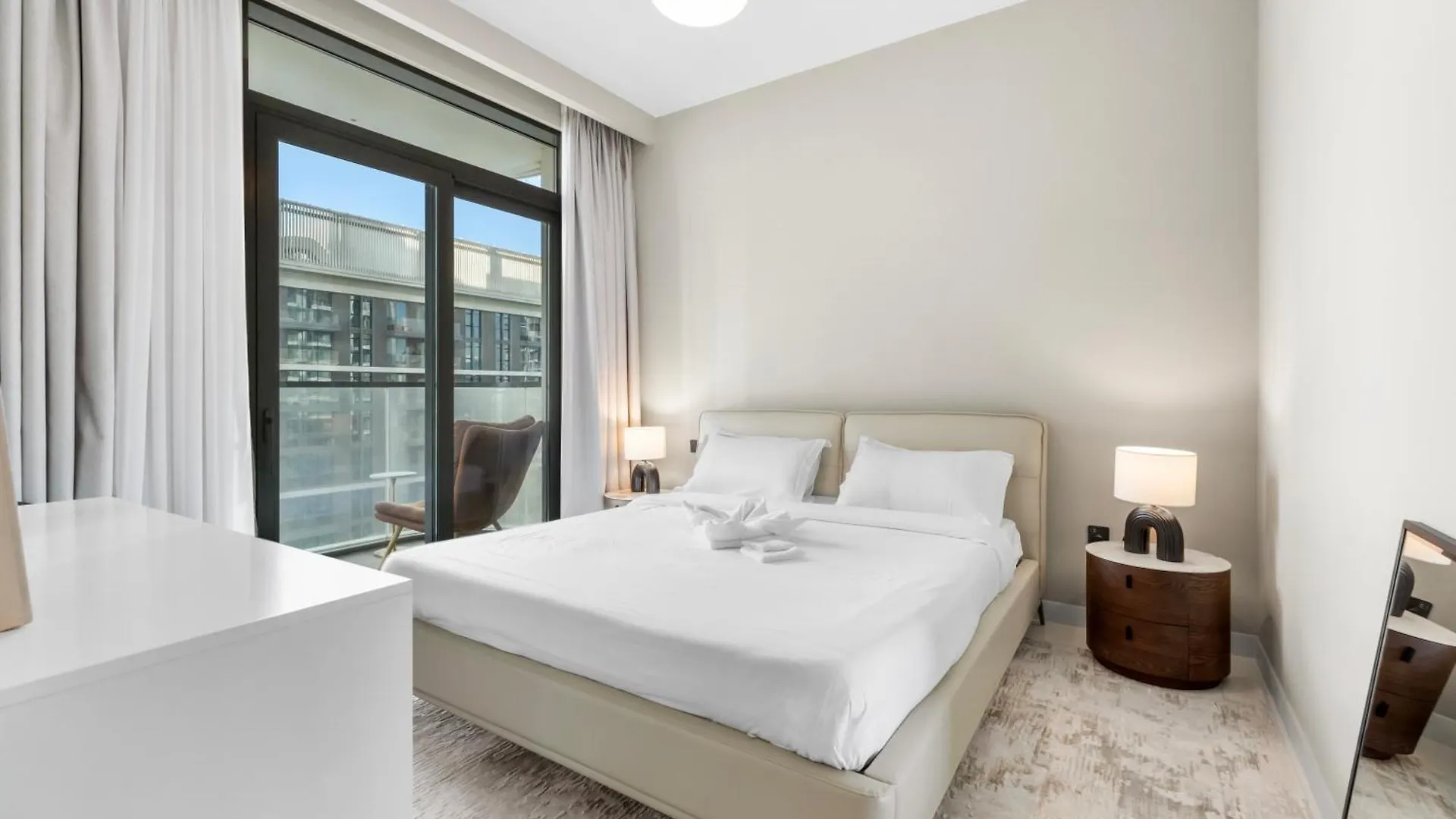 Seaside Lux Retreat 2-Br Private Beach Dubai