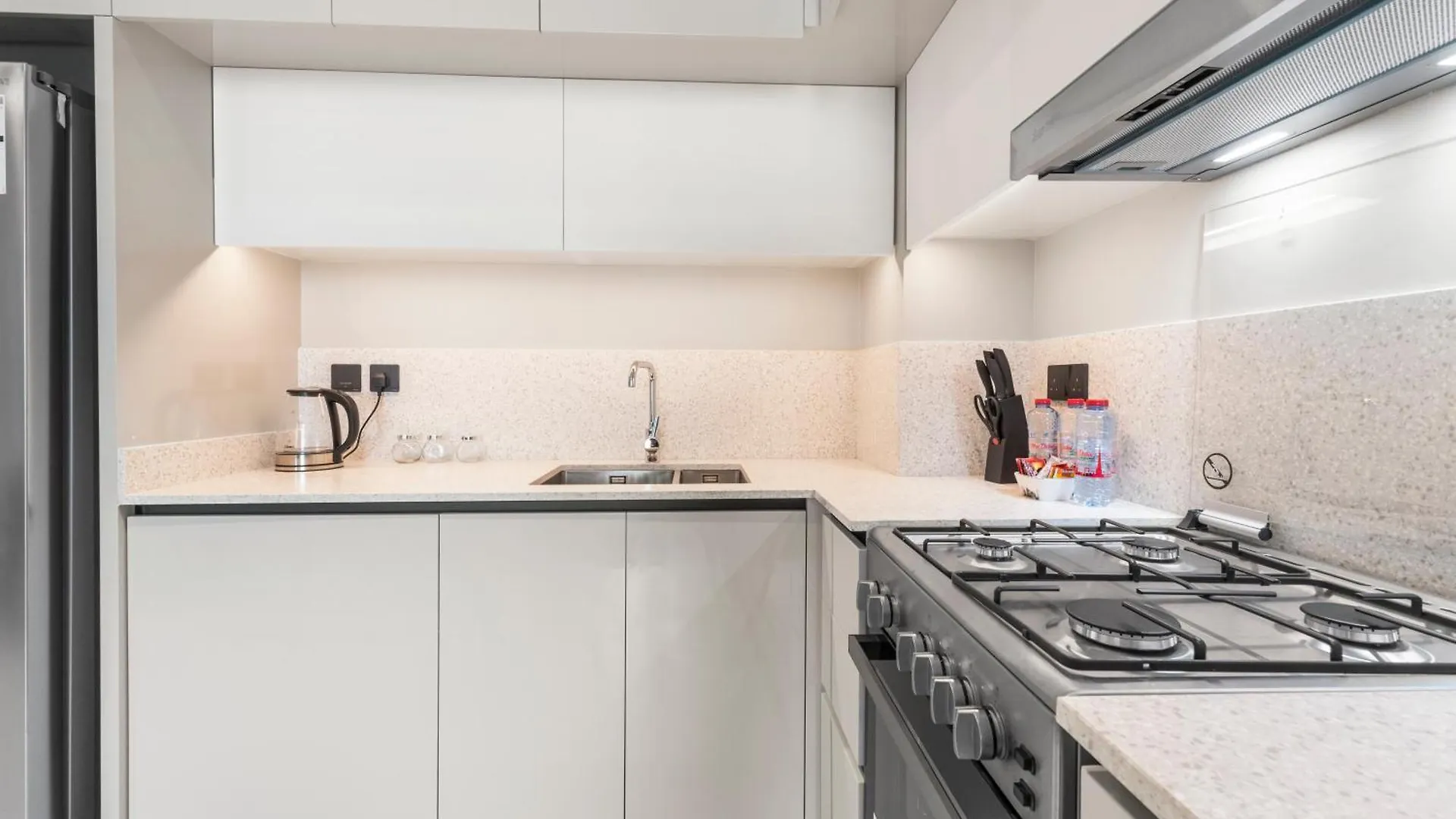 Seaside Lux Retreat 2-Br Private Beach Dubai Aparthotel