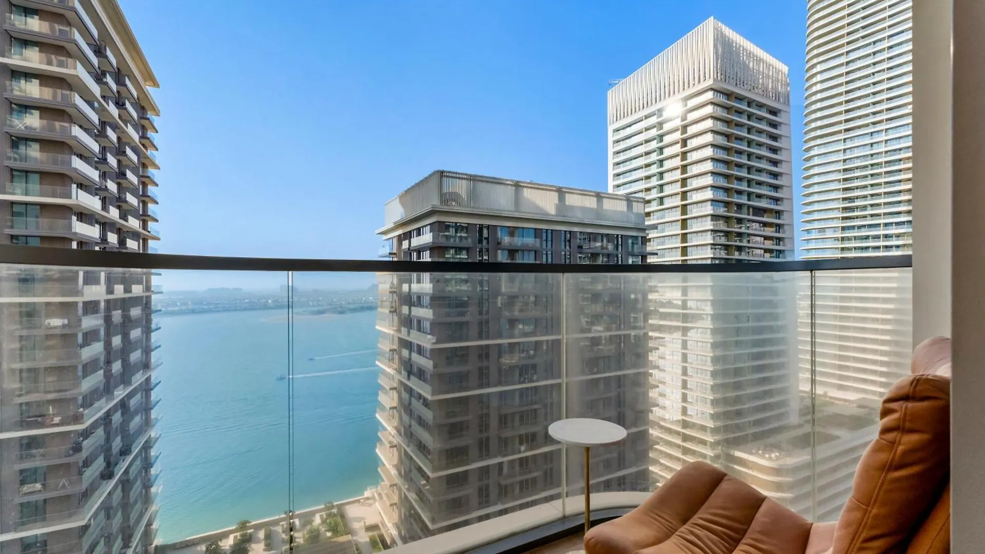 Seaside Lux Retreat 2-Br Private Beach Dubai Aparthotel